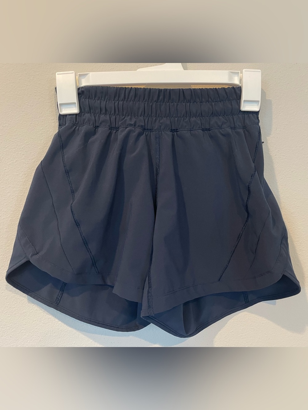 Lululemon Women’s Track That MR Mid-Rise 5” Shorts True Navy Size 2 Very New